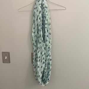 Badminton loop scarf.
